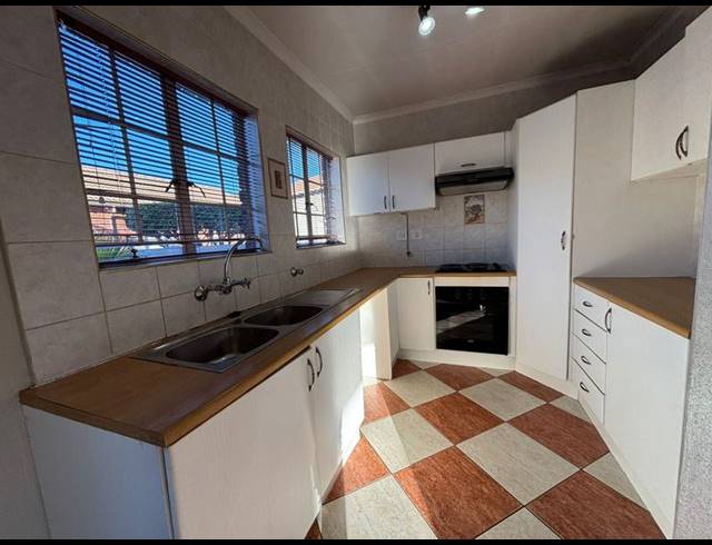 3 BEDROOM TOWNHOUSE FOR SALE IN BERGBRON